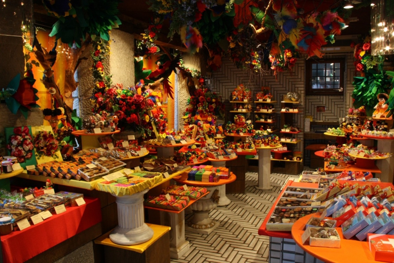 vente-LA CADIERE D AZUR-min_candy_store_chocolate_shop_chocolate_switzerland-393515